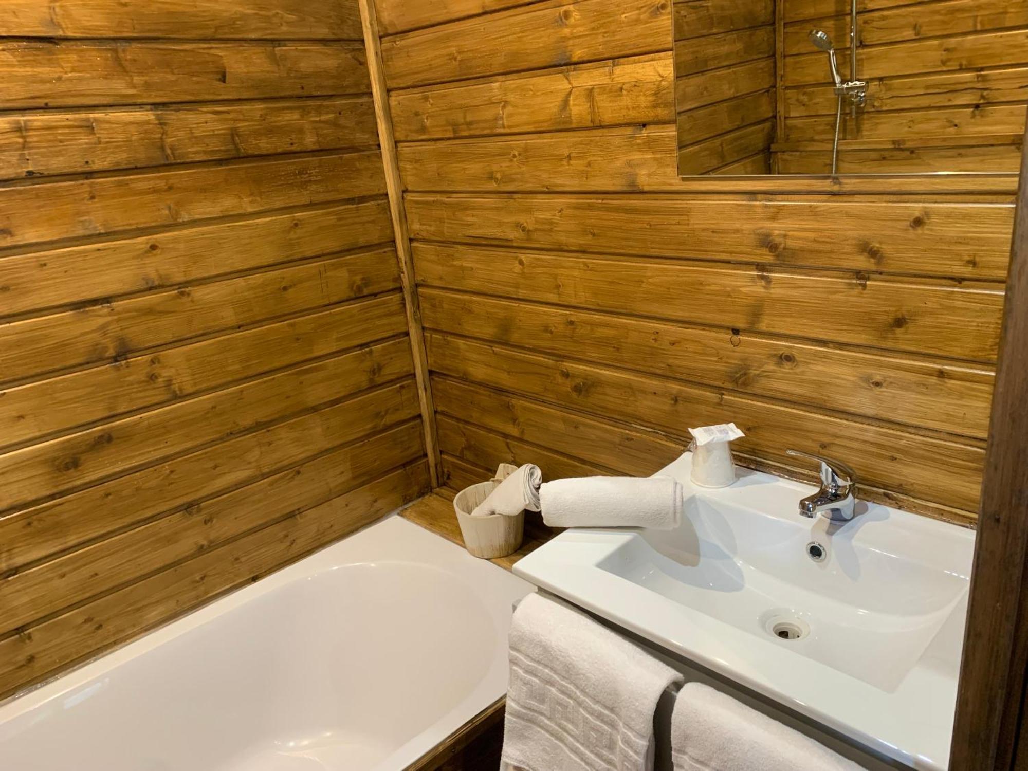 Gites Les Chalets Vezzani Spa Exteriér fotografie